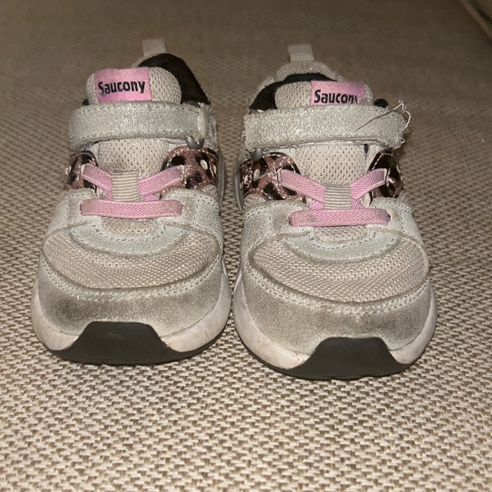 Used toddler Saucony sneakers size 6.5 W